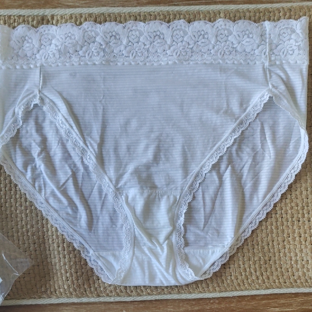 3 Pairs Women's size 7 Vanity Fair Hi-Cut / French Cut Panties. style 13280